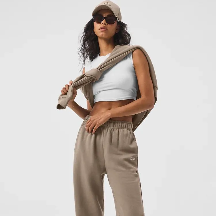 Alo Yoga. ACCOLADE STRAIGHT LEG SWEATPANT