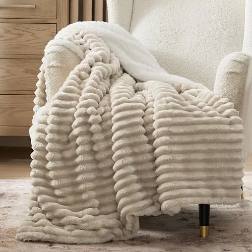 Cozy Sherpa Throw Blanket (50x60)