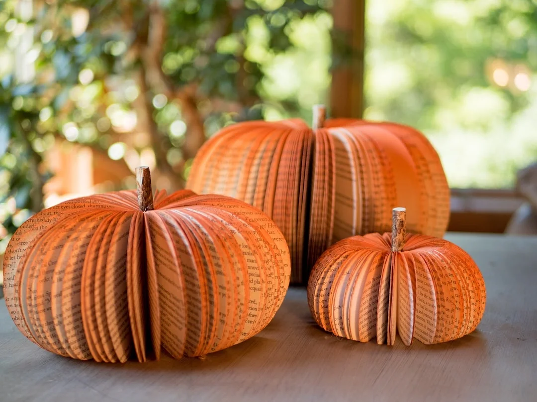 Book Pumpkins Fall Decor (Etsy)